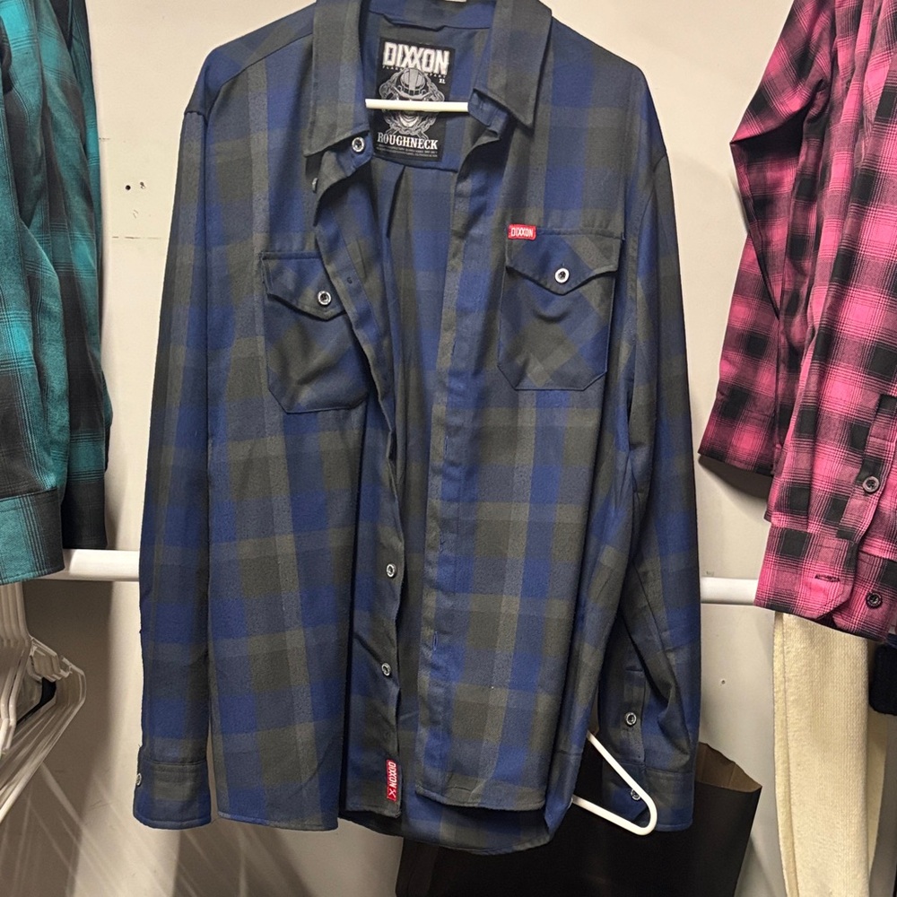 Dixxon Men’s Flannel XL Roughneck
Worn less then 5 times 
In great shape